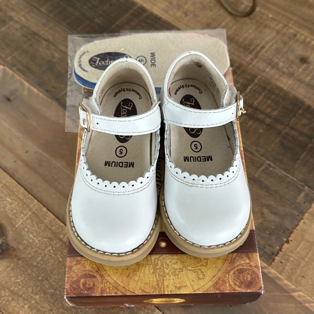 Footmates Allie - white leather - sz 5